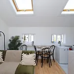 Cosy 1 Bedroom Top Floor Apartment On Edgware Road