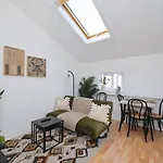 Cosy 1 Bedroom Top Floor Apartment On Edgware Road