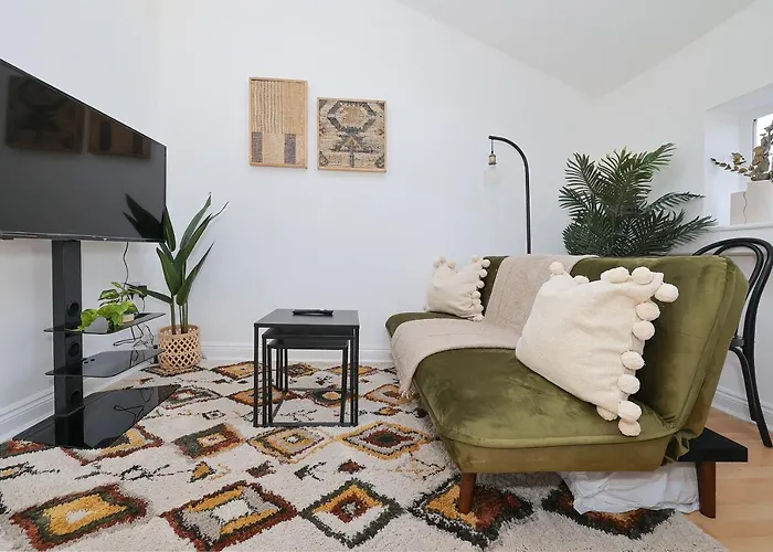 Cosy 1 Bedroom Top Floor Apartment On Edgware Road