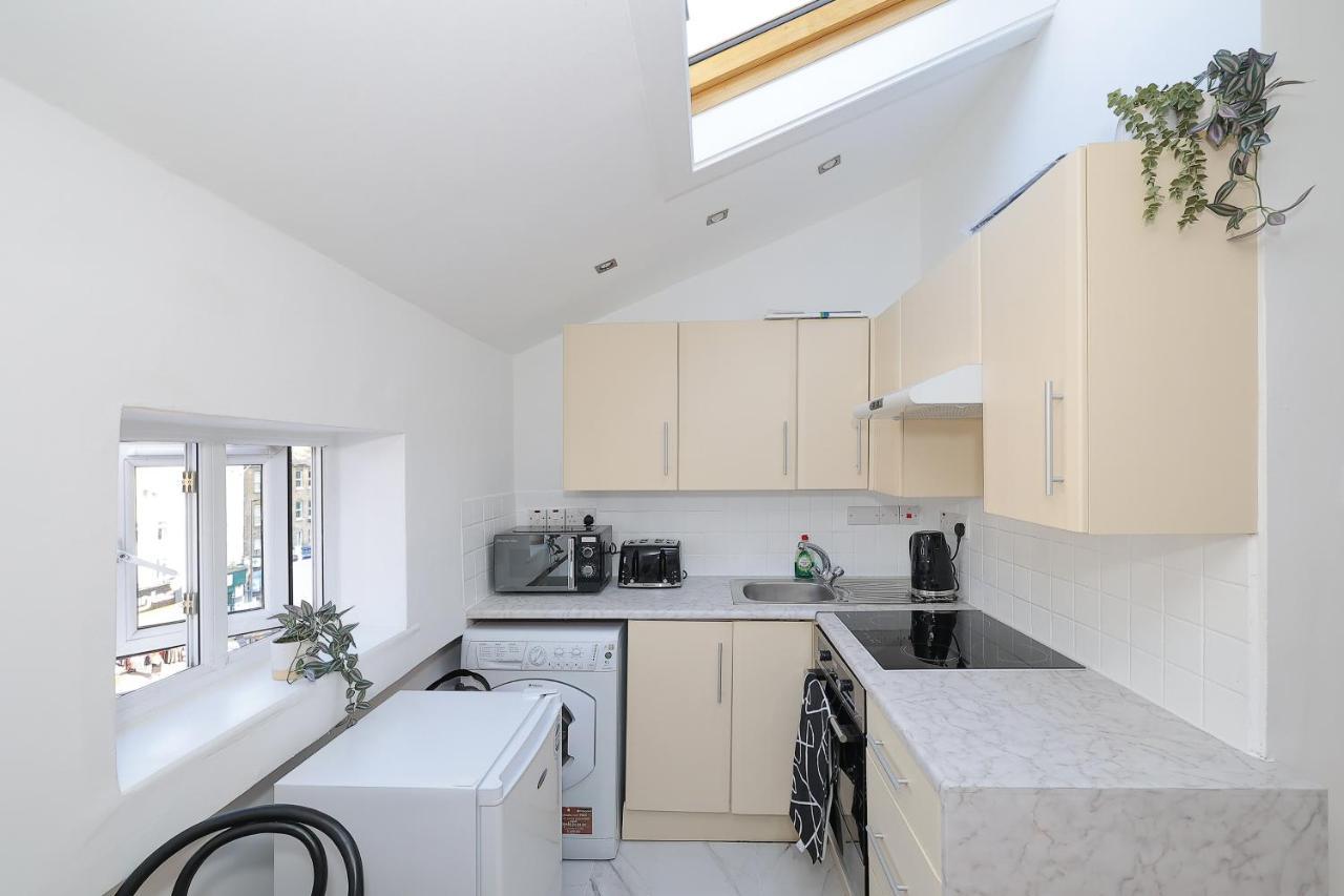 Cosy 1 Bedroom Floor On Edgware Road * Londra
